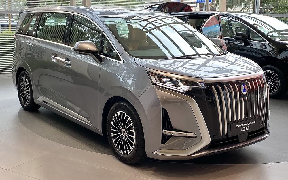 Denza D9 DM-i AWD (Elegance / Ultimate)