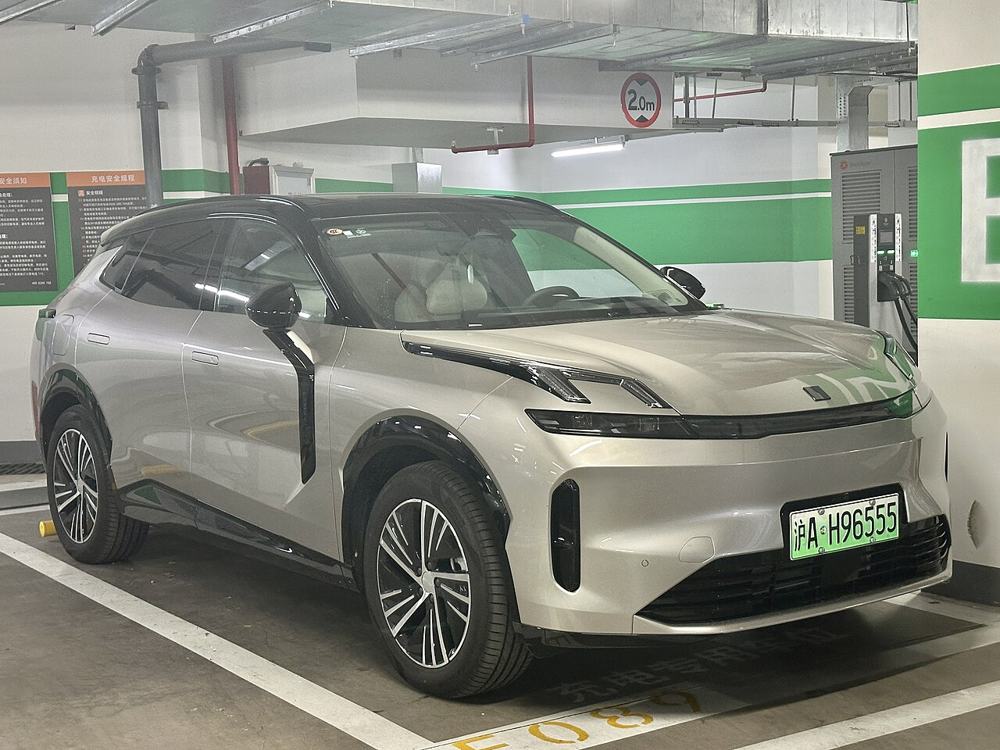 Lynk & Co 08 PHEV 349 CV