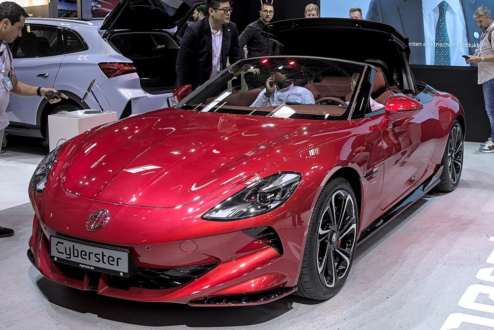 MG Cyberster AWD